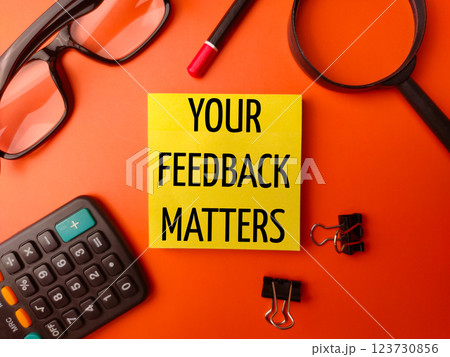 Top view sticky note written with word YOUR FEEDBACK MATTERS on a orange background. 123730856