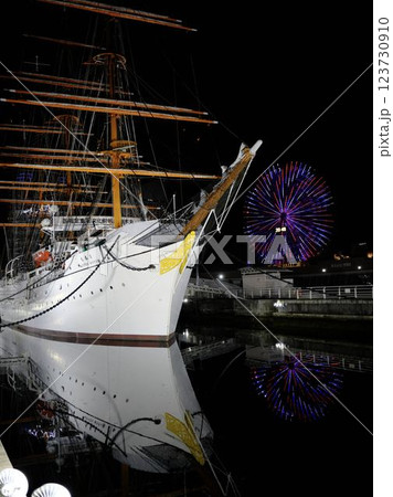 神奈川　横浜みなとみらい　日本丸メモリアルパーク　夜景 123730910