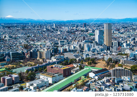 日本の東京都市景観 中目黒アトラスタワーや三軒茶屋駅前のキャロットタワー、富士山などを望む 日本の東京都市景観 中目黒アトラスタワーや三軒茶屋駅前のキャロットタワー、富士山などを望む 123731080