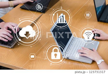 オフィスでのビジネスシーン、IT企業、ビジネスシーン、オフィスワーク、デジタルネットワークイメージ オフィスでのビジネスシーン、IT企業、ビジネスシーン、オフィスワーク、デジタルネットワークイメージ 123731317