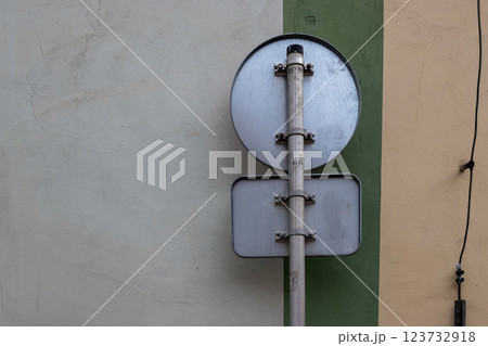 Traffic sign conversely, Cesky Krumlov, Czechia Traffic sign conversely, Cesky Krumlov, Czechia 123732918