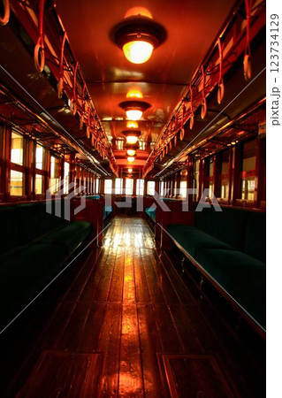 大正生まれ!!『16m級木造ダブルルーフ車体』の電車 ～木の床の車内 123734129