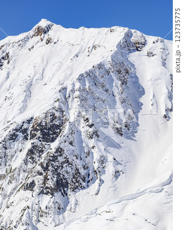 冬の谷川岳・天神尾根から見る絶景(雪山登山) 冬の谷川岳・天神尾根から見る絶景(雪山登山) 123735775