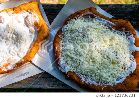 sour cream langos, streetfood. Typical homemade Hungarian food called Langos 123736231