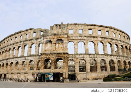 円形闘技場　プーラ　イストラ半島　クロアチア 123736302