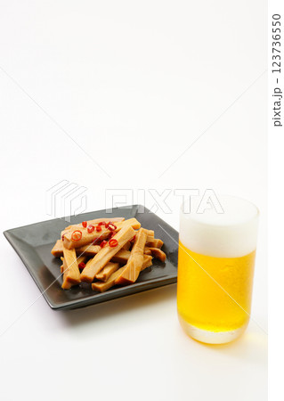 味付けメンマとグラスビール 味付けメンマとグラスビール 123736550