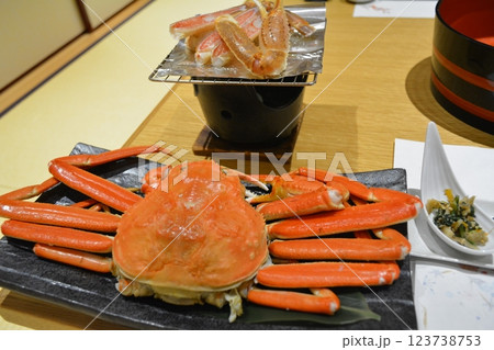 城崎温泉でほっこりカニをいただく 城崎温泉でほっこりカニをいただく 123738753