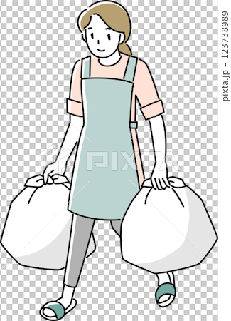 ゴミ出しをするエプロンを着けた女性 123738989