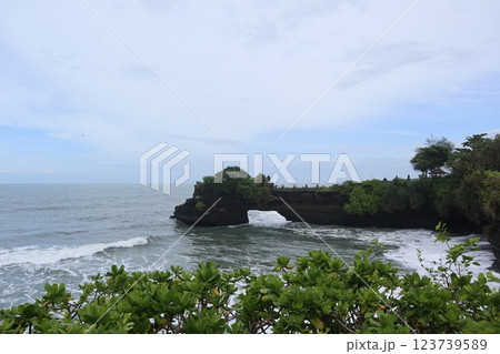 バリ島のタナロット寺院 123739589