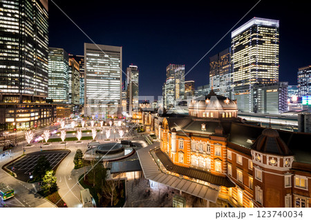 夜の東京駅 123740034