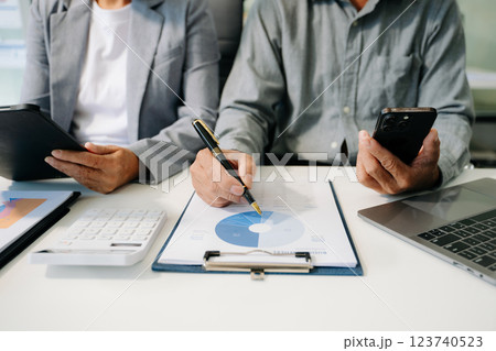 Business project team working together at meeting room at office. 123740523