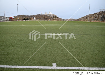 ノルウェー　ロフォーテン諸島　ヘニングスヴァー・フットボール・スタジアム 123740622