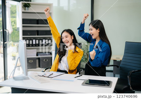 Businesswomen work and discuss their business plans. A woman employee explains Businesswomen work and discuss their business plans. A woman employee explains 123740696
