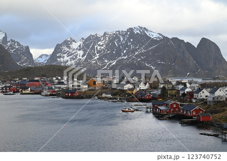 ノルウェー　ロフォーテン諸島　レイネ 123740752
