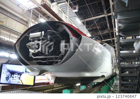 定期検査を受けるJR東日本E6系 123740847