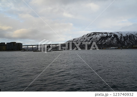 ノルウェー　トロムソ橋 123740932