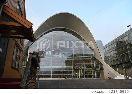 ノルウェー　トロムソ市立図書館 123740939