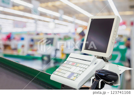 Empty cashier checkout desk with terminal in supermarket 123741108