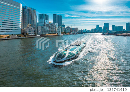 訪日外国人観光客に人気の隅田川観光船ホタルナ 123741419