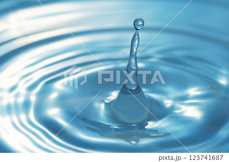 水・水滴・水面・波紋・水柱 水・水滴・水面・波紋・水柱 123741687