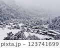 白川郷の大雪 123741699