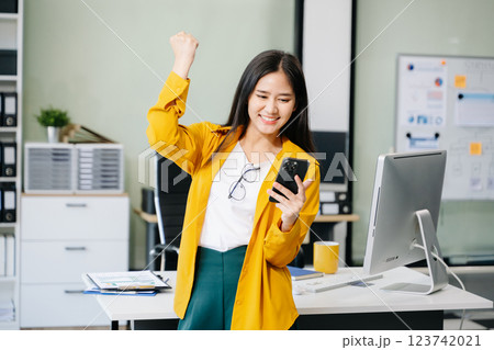 Confident business expert attractive smiling young woman holding digital tablet  on desk 123742021
