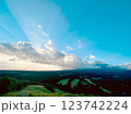 高原に降り注ぐ天使の梯子【富士山（十里木高原展望台）静岡県裾野市須山】 123742224