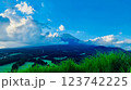 真夏の草原と雲【富士山（十里木高原展望台）静岡県裾野市須山】 123742225