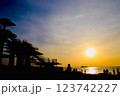 夕日に集う人々【富津岬（明治百年記念展望塔）千葉県富津市富津】 123742227