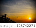海に沈む夕日【富津岬（明治百年記念展望塔）千葉県富津市富津】 123742271