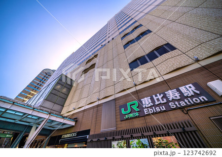 日本の東京都市景観 恵比寿駅などを望む 日本の東京都市景観 恵比寿駅などを望む 123742692