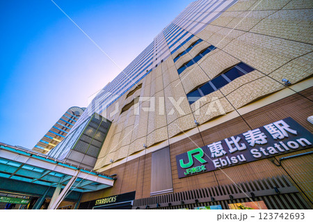 日本の東京都市景観 恵比寿駅などを望む 日本の東京都市景観 恵比寿駅などを望む 123742693