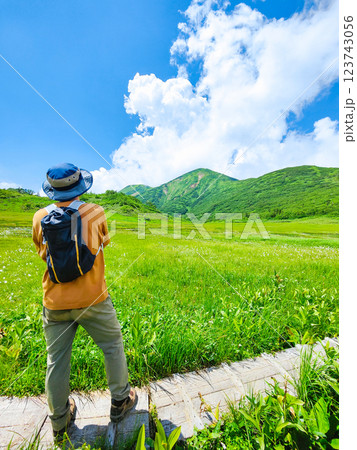 夏の火打山・妙高山登山（天狗の庭から火打山を望む） 123743056