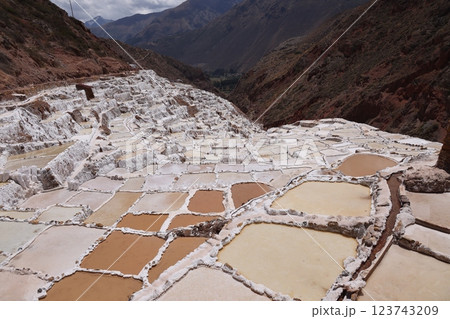 【ペルー】マラス塩田 123743209
