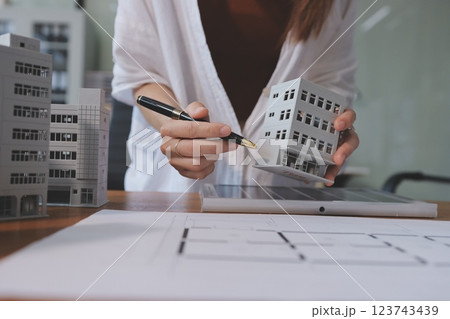 Discussion among businesspeople on the latest developments in solar cell panel technology and Solar Energy Environment city Concept. 123743439