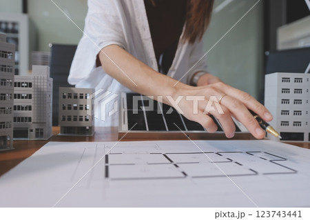 Discussion among businesspeople on the latest developments in solar cell panel technology and Solar Energy Environment city Concept. 123743441