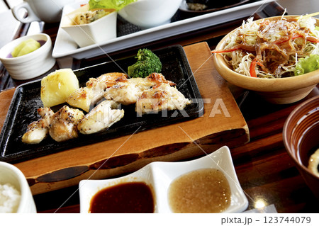 東北の郷土料理 伊達鶏の鉄板焼き定食 123744079