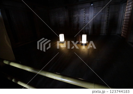 古い建物の照明 123744183