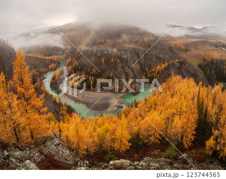 Beautiful mountain valley in autumn. 123744565
