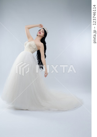 Bridal beauty showcasing elegance and charm in a stunning white gown 123746114