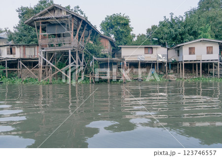 タイの町並み(川) 123746557