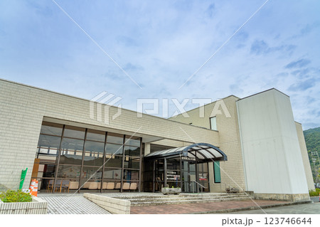 熊本県天草市　日本人神父を養成するために設置された神学校だった天草コレジヨ館の外観 123746644