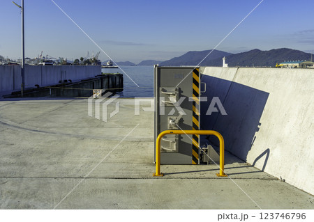 徳山港 防潮扉 山口県周南市 徳山港 防潮扉 山口県周南市 123746796