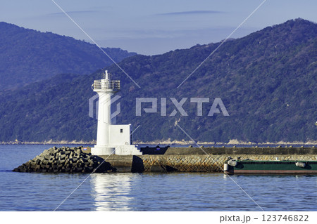 徳山港　徳山築港防波堤灯台　山口県周南市 123746822