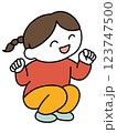 たのしそうに踊る子ども 03 123747500