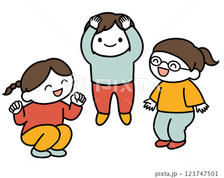 たのしそうに踊る子どもたち 123747501