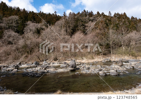 冬の栃木県那珂川上流の風景 冬の栃木県那珂川上流の風景 123748565