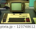 業務用の古い、昔のパソコン 123748612
