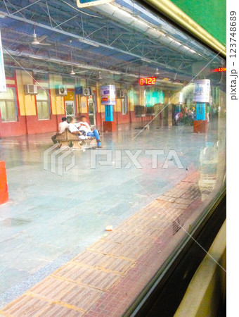 インドの駅 123748689