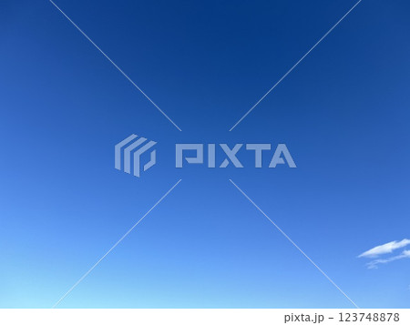 青い空と、小さな白い雲/The sky 青い空と、小さな白い雲/The sky 123748878